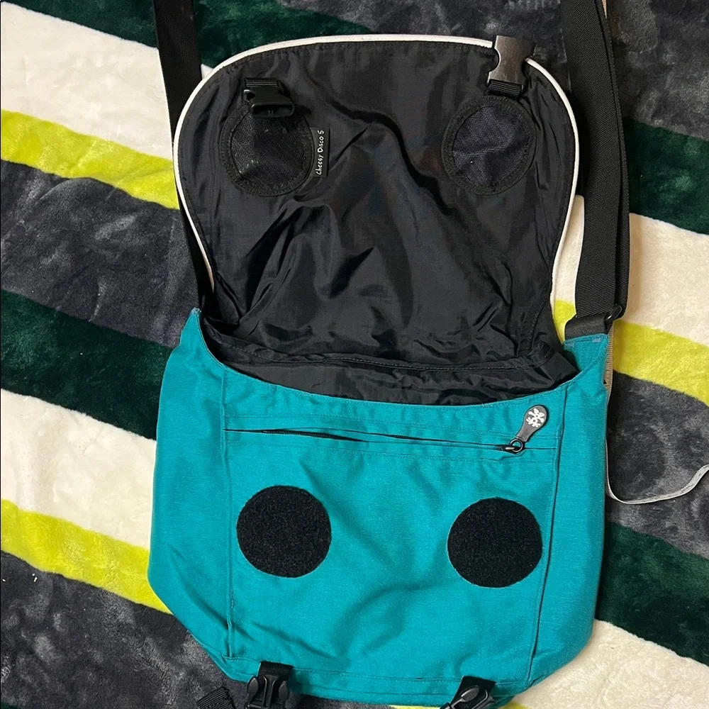 Crumpler Teal Men’s Messenger Bag with Yellow Stripe Accent